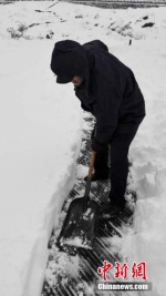 新疆天池飘落第一场雪 景色犹如水墨画 - 中国西藏网