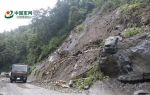 川藏线历险：冲出公路悬在悬崖边上 - 中国西藏网