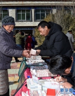藏族农民过年分红 - 中国西藏网