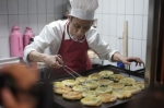 总理提上海葱油饼店“以小窥大”：监管如何兼顾“温度”？ - 中国西藏网
