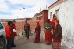 学校第六批第二轮驻多玛村工作队看望贡巴拉姆尼姑组 - 西藏民族学院