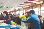 买新衣、办年货 各族群众欢乐祥和迎新年 - 中国西藏网