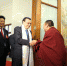 精彩瞬间｜李克强来到西藏团 少数民族代表献上哈达 - 中国西藏网