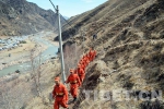 武警江达森林中队官兵参加驻地义务植树活动 - 中国西藏网