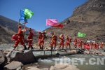 武警江达森林中队官兵参加驻地义务植树活动 - 中国西藏网