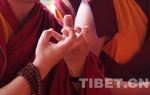 零距离揭秘：雍和宫住持 舍利塔下 藏传佛教礼佛全过程 - 中国西藏网