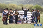 祁连山下的农牧民运动会：虫草季后的全民狂欢 - 中国西藏网