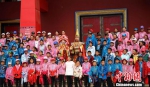 西藏儿童福利院与“文成公主”亲密互动 - 新华网西藏