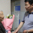 学校领导看望慰问退休教师王联芬同志 - 西藏民族学院