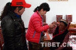 “同心·共铸中国心”医疗专家为五保老人义诊 - 中国西藏网