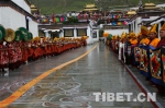 班禅额尔德尼•确吉杰布抵达日喀则 受到社会各界热烈欢迎 - 中国西藏网