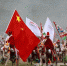 五星红旗在马背上飘扬 青海玉树赛马节盛大开幕 - 中国西藏网