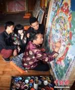 香格里拉唐卡画院：中外学徒共同传承唐卡文化 - 中国西藏网