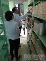 欧珠书记到老图书馆、档案管理中心检查指导工作 - 西藏民族学院
