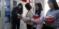 【喜迎十九大】学校团委联合马克思主义学院在师生中组织开展学习《习近平的七年知青岁月》读本活动 - 西藏民族学院