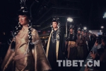 藏族时装展露国际范 阿佳娜姆、降央卓玛现身中国国际时装周 - 中国西藏网