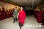十一世班禅参观活佛转世专题展 - 中国西藏网
