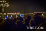 冬日拉萨“星光”闪耀——信众点灯共迎燃灯日 - 中国西藏网
