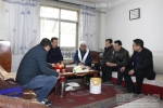 学校领导看望慰问藏族教职工及春节期间一线工作人员 - 西藏民族学院