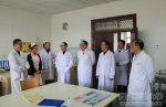 袁东亚副校长到附属医院看望收假职工 部署工作 - 西藏民族学院
