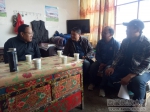 学校党委书记欧珠到玛日玛村检查指导驻村工作 - 西藏民族学院
