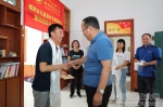 学校党委书记欧珠一行前往张咀村慰问并指导扶贫工作 - 西藏民族学院