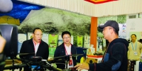 欧珠书记参观第四届藏博会并考察学校参展工作室 - 西藏民族学院