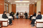 我校党委书记、副校长欧珠与中国人民大学新闻学院来宾座谈交流 - 西藏民族学院
