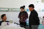 清明前夕送温暖 民族团结一家亲——扎西卓玛副校长看望慰问生病住院学生 - 西藏民族学院